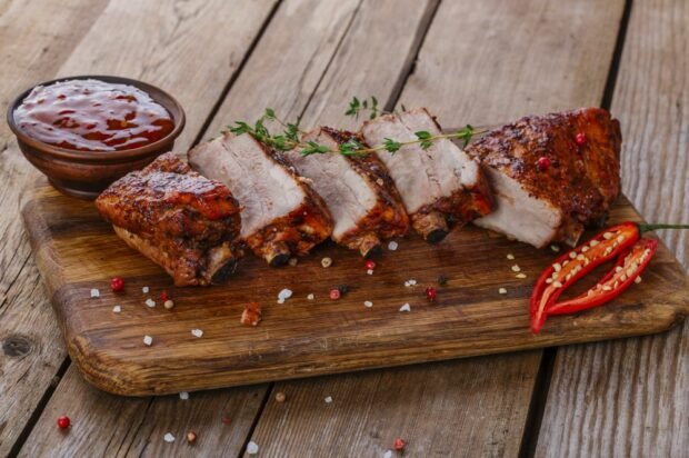 Pork ribs with hot pepper in the oven