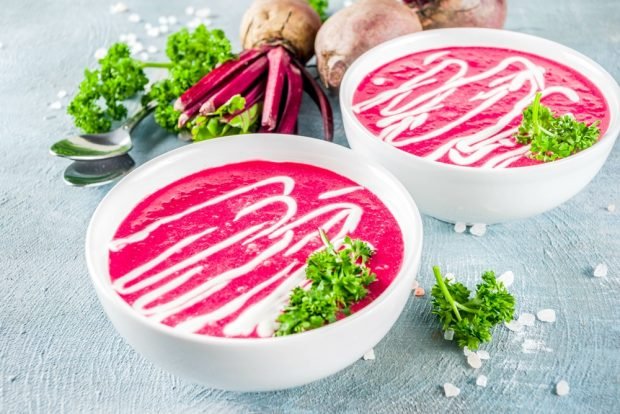 Beetroot soup with cream