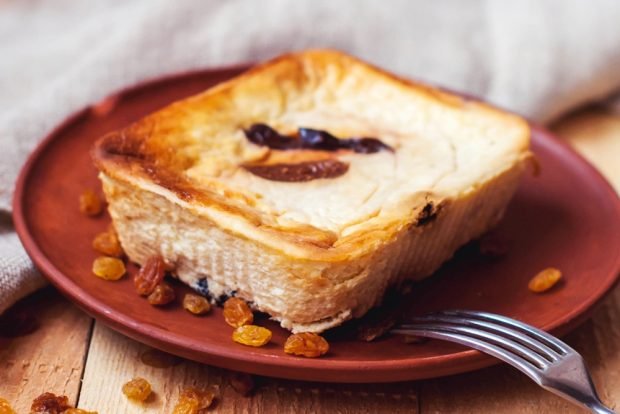 Cottage cheese casserole with milk and dates