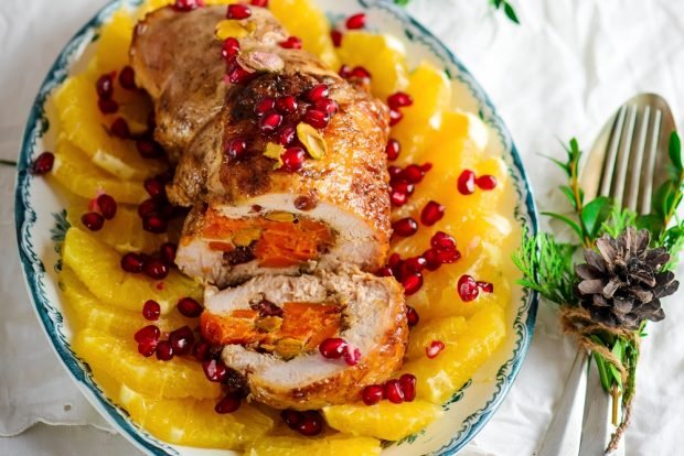 Turkey roll with exotic fruits 