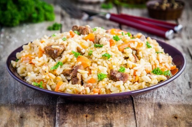 Beef pilaf in a slow cooker