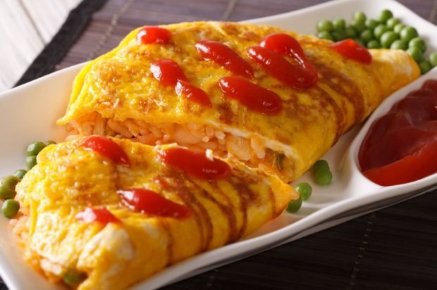 Japanese omelet stuffed with rice and chicken