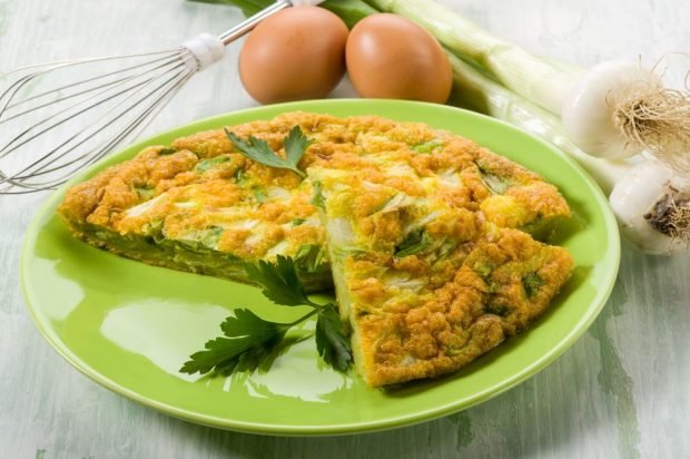 Omelet with leek and cheese in a slow cooker 