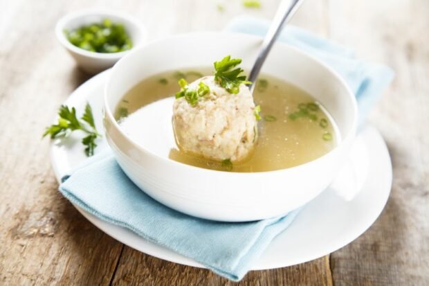 Soup with dumplings from semolina and potatoes