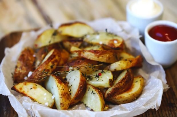 Rustic potatoes baked in foil - a simple and delicious recipe, how to cook step by step