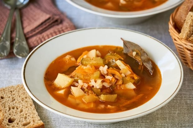 Pickle with rice and tomatoes