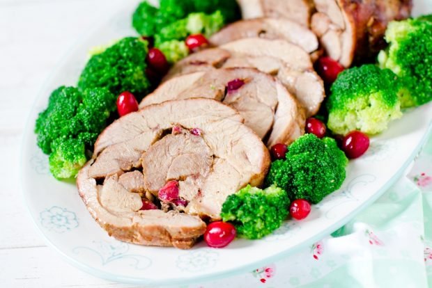 Turkey roll with cranberries is a simple and delicious recipe for cooking step by step