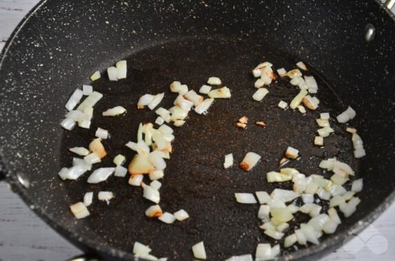 Solyanka with cucumber pickle: photo of recipe preparation, step 2