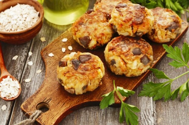 Vegetable cutlets with champignons and oat flakes