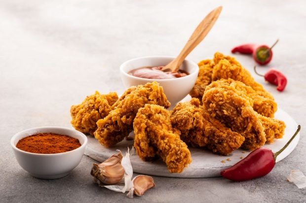 Spicy chicken wings baked in breadcrumbs from corn flakes