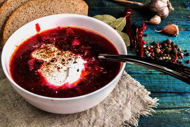 Borscht with beetroot and radish