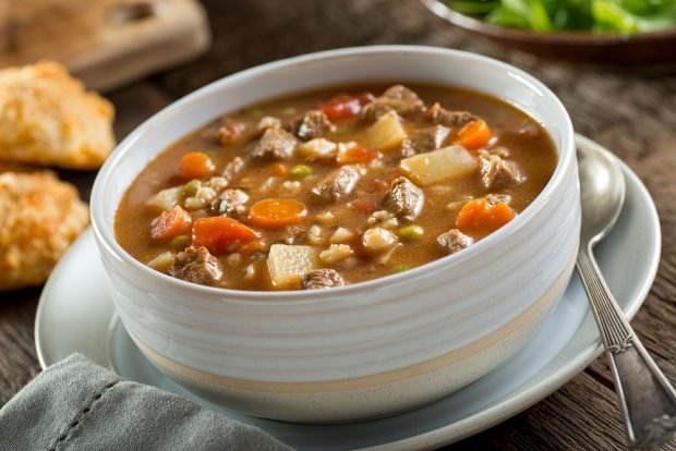 Pea soup with barley