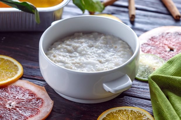 Rice porridge with condensed milk in a slow cooker 