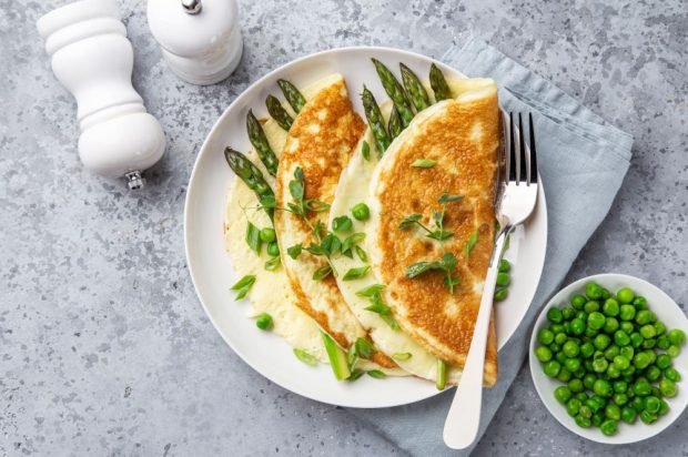 Omelet with asparagus 