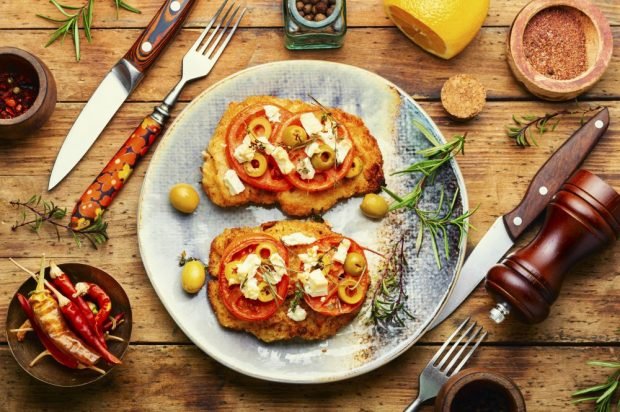 Pork chops with tomatoes, olives and feta in the oven 