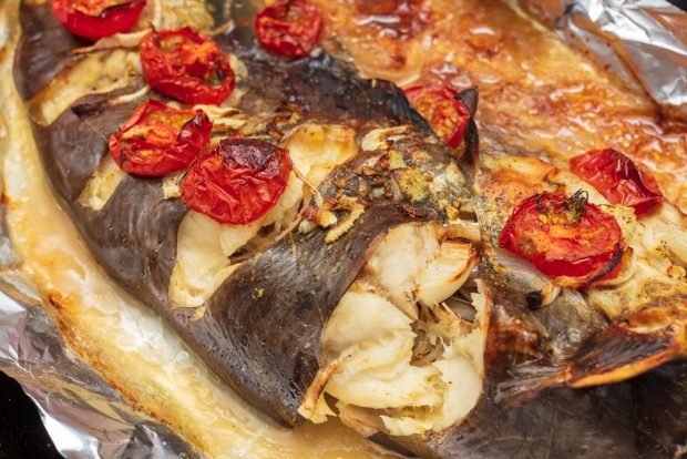 Catfish with tomatoes in the oven is a simple and delicious recipe, how to cook step by step