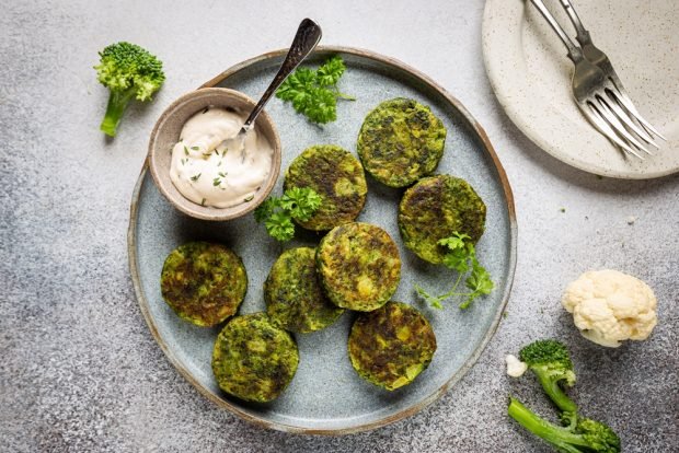 Pancakes with broccoli, cauliflower and spinach in the oven