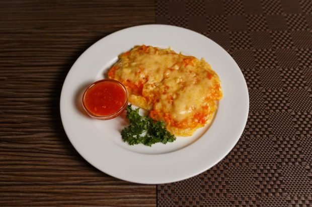 Chicken chops with tomatoes, cheese and curry in the oven