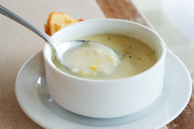 Milk soup with canned corn