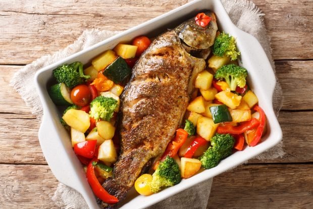 Carp with vegetables in the oven is a simple and delicious recipe, how to cook step by step