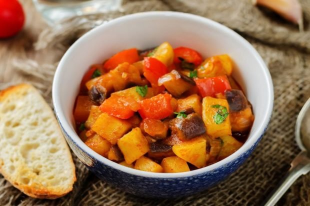 Stew of vegetables and beef in a slow cooker 