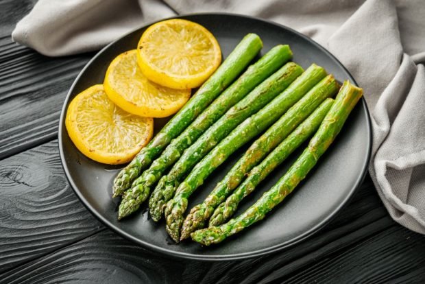 Asparagus on the grill