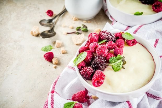 Semolina porridge with fresh berries on coconut milk 