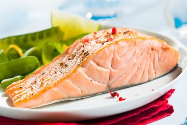 Salmon steak in the oven is a simple and delicious recipe, how to cook step by step