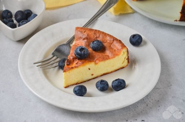 Cottage cheese casserole on yolks