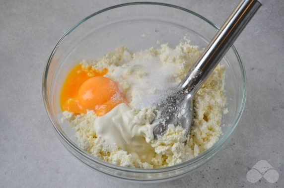 Cottage cheese casserole on yolks: photo of recipe preparation, step 2