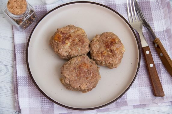 Juicy cutlets on sour cream: photo of recipe preparation, step 7