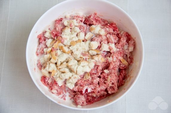 Juicy cutlets on sour cream: photo of recipe preparation, step 4