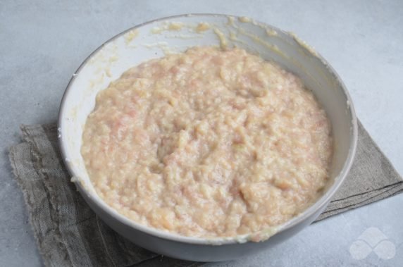 Turkey meatballs in sour cream and garlic sauce: photo of recipe preparation, step 3