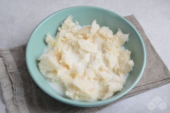 Turkey meatballs in sour cream and garlic sauce: photo of recipe preparation, step 1