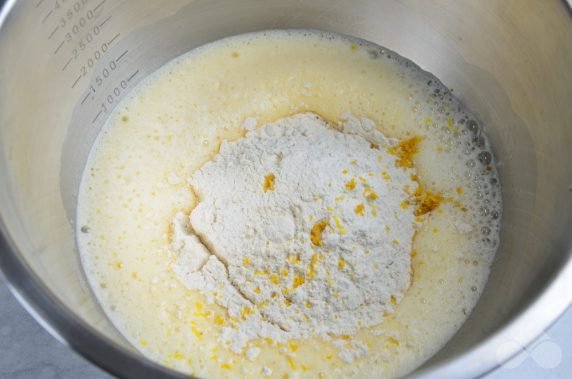 Sweet pancakes with lemon zest: photo of recipe preparation, step 4