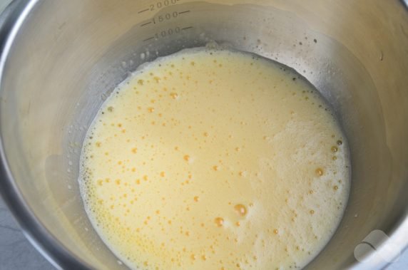 Sweet pancakes with lemon zest: photo of recipe preparation, step 3