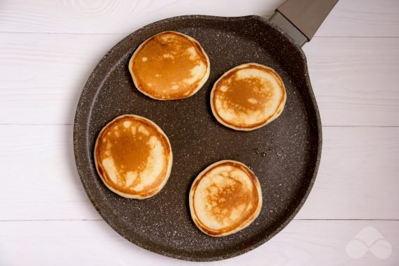 Pancakes with sour milk: photo of recipe preparation, step 3