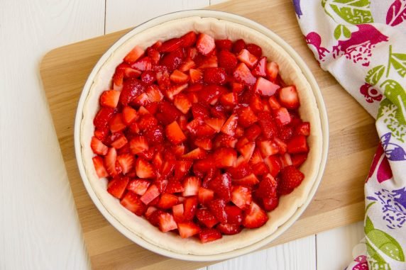 Strawberry pie from ready: photo of recipe preparation, step 6