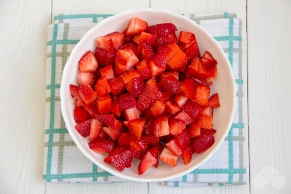 Strawberry pie from ready: photo of recipe preparation, step 2