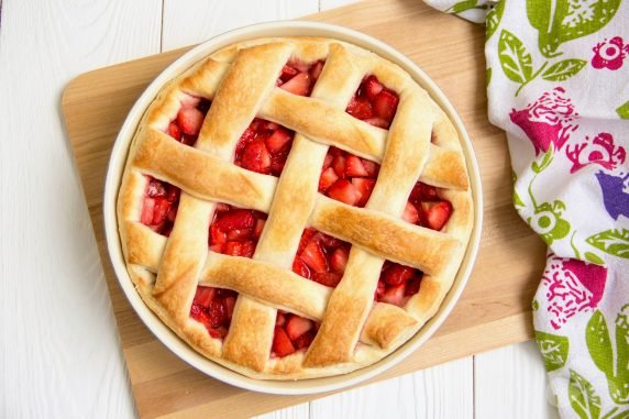 Strawberry pie from ready: photo of recipe preparation, step 8