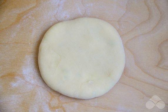 Khachapuri with cottage cheese and herbs in a frying pan: photo of recipe preparation, step 4