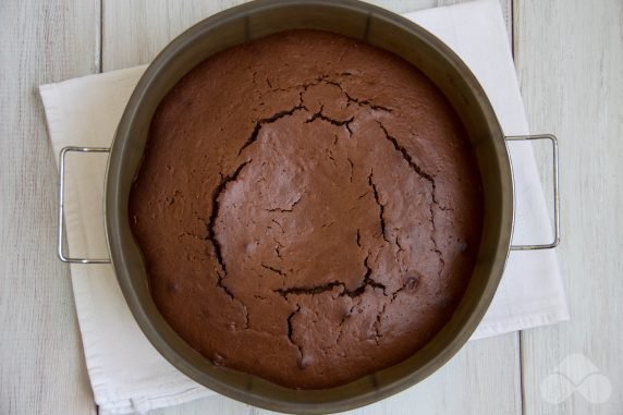 Chocolate cake with milk: photo of recipe preparation, step 5