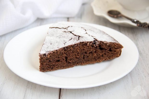 Chocolate cake with milk