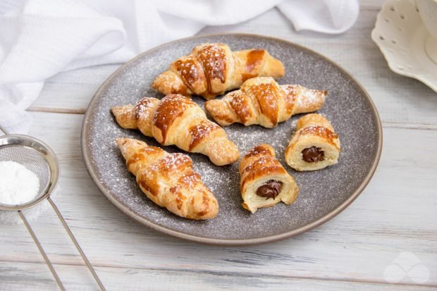 Croissants with nutella