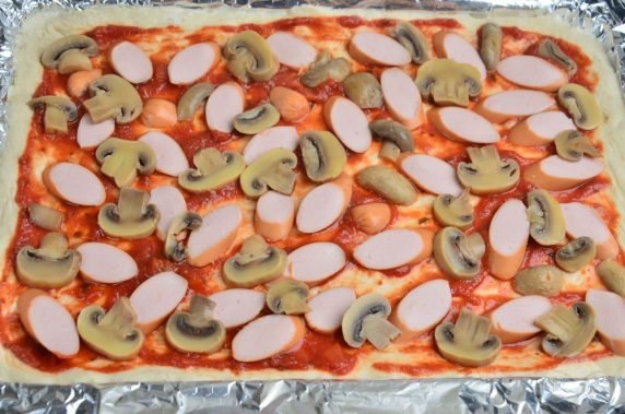 Pizza with sausages and pickled mushrooms: photo of recipe preparation, step 7