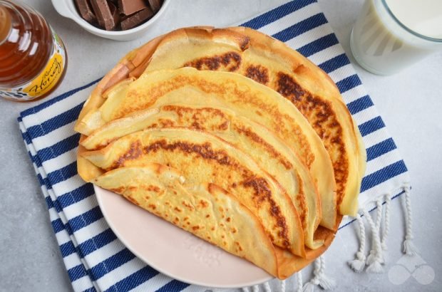 Honey pancakes with milk – a simple and delicious recipe with photos (step by step)