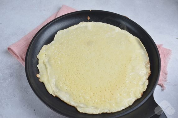 Honey pancakes with milk: photo of recipe preparation, step 5