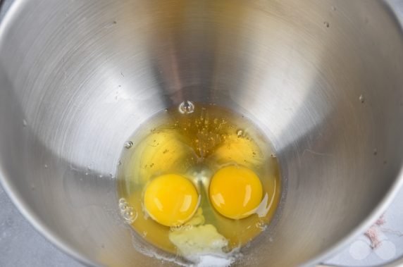 Honey pancakes with milk: photo of recipe preparation, step 1