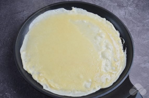 Thin pancakes with milk: photo of recipe preparation, step 5