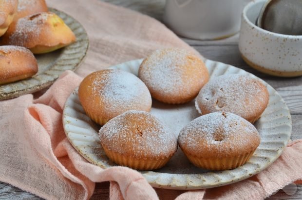 Sponge cookies with lemon zest